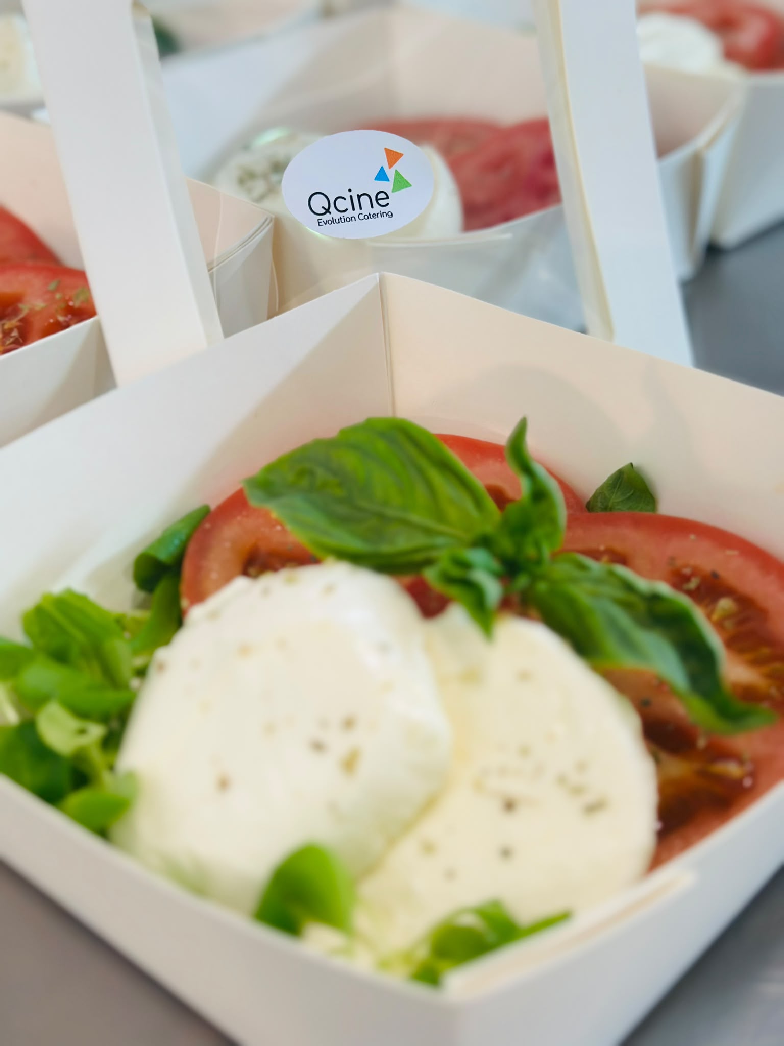 Cibox Qcine con mozzarella, pomodoro e basilico